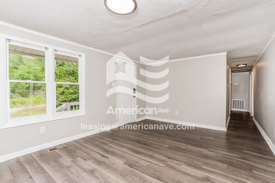 Building Photo - 315 Bay St