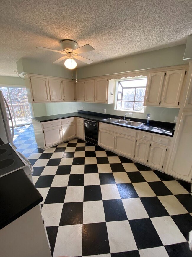 Building Photo - 2 Bed 2 Bath Home in Whites Creek. 20 minu...