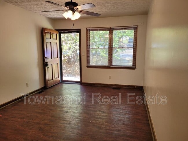 Building Photo - 1405 Briarcliff Dr