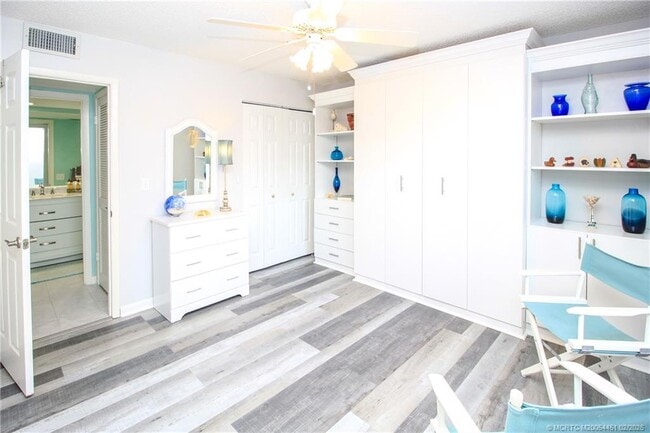 Building Photo - 1858 SW Palm City Rd