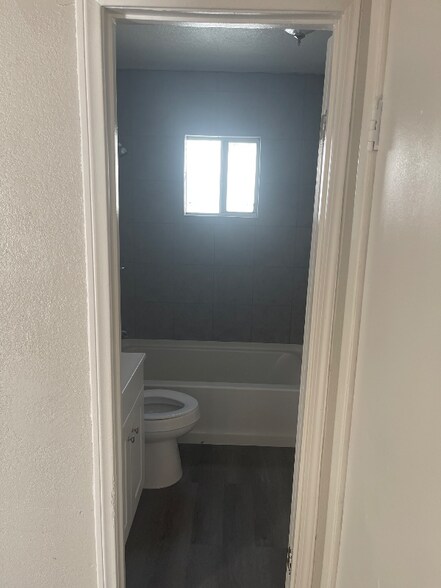 Building Photo - 535 El Centro Ave