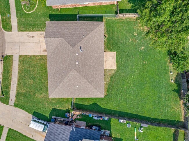 Building Photo - 949 N Windermere Dr