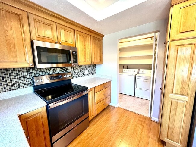 Building Photo - Recently Redone Danville 3Bed/2.5BA Two St...