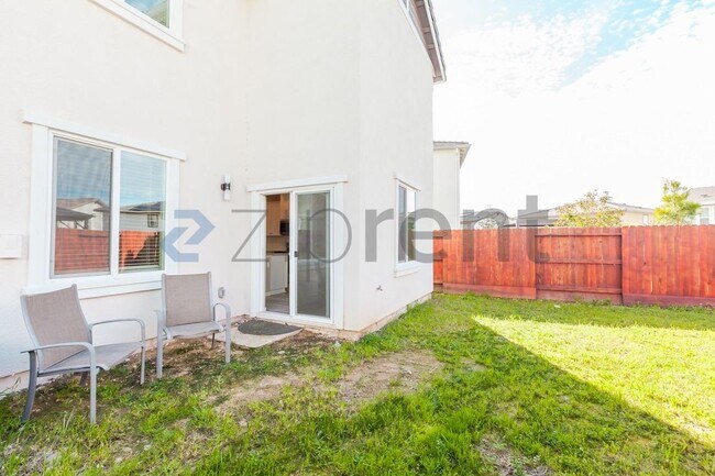 Building Photo - 2766 Bedell St