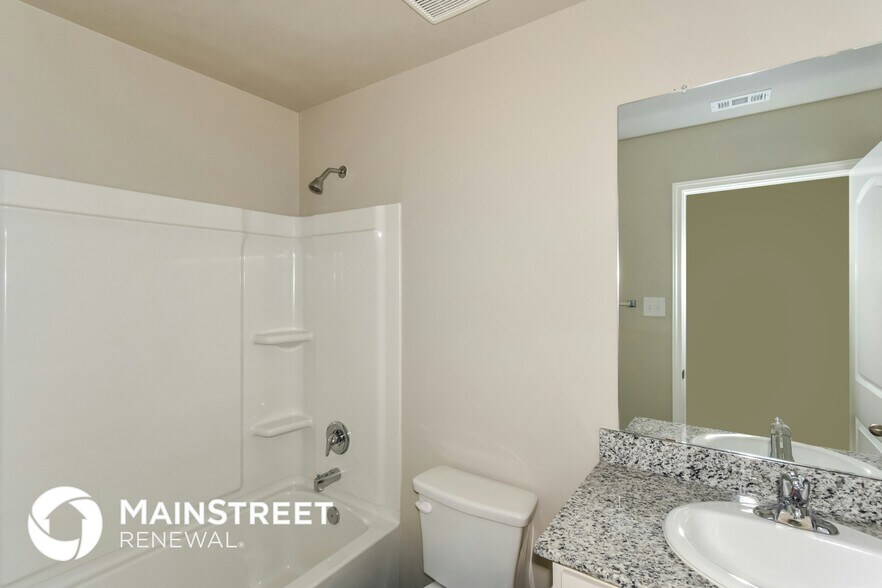 Building Photo - 3219 Begonia Bend