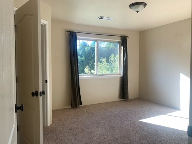 Building Photo - 205 Classick Dr