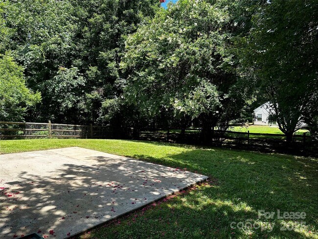 Building Photo - 8708 Laurel Run Dr