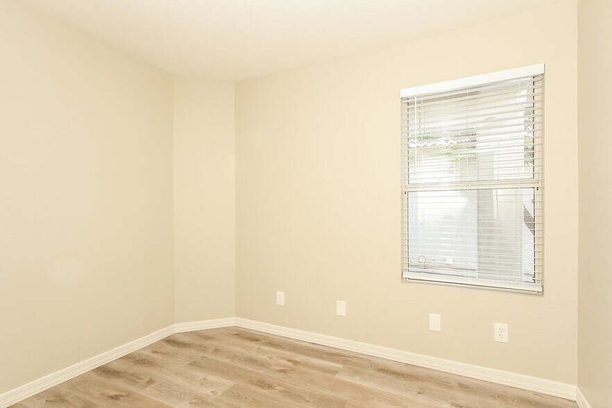 Building Photo - 8413 W Bluefield Ave