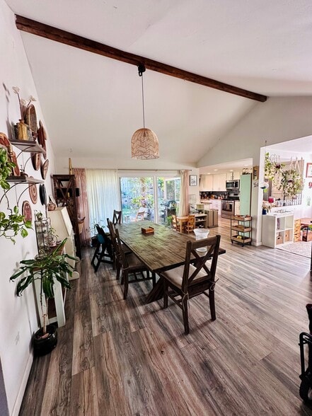 Building Photo - 3823 Via Del Conquistador