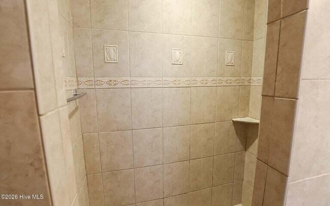 Building Photo - 809 Houndslake Dr