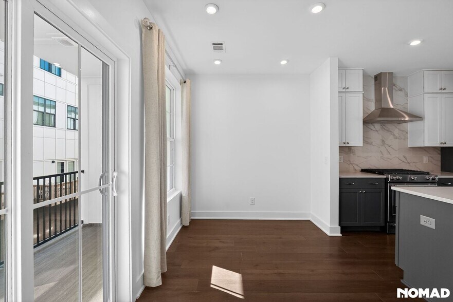 Building Photo - 201 New St