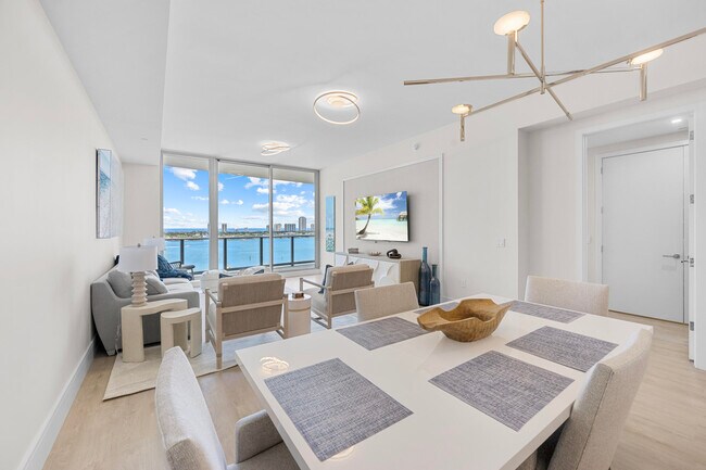 Building Photo - 220 Lake Shore Dr