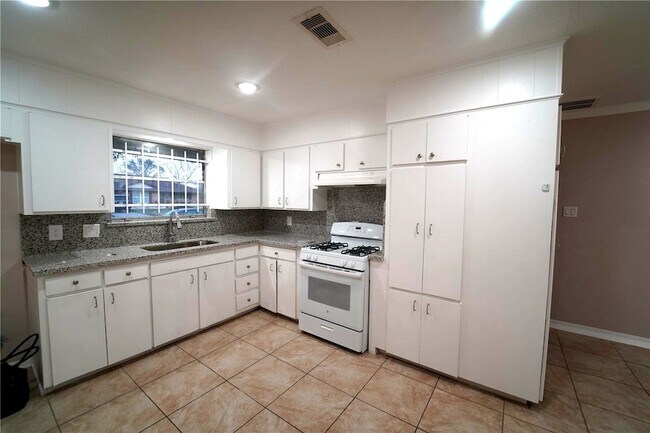 Building Photo - 5110 Michael Dr