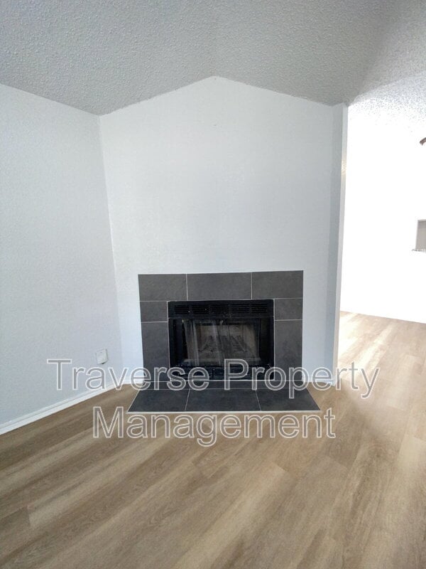 Building Photo - 209 Hickory Springs Dr
