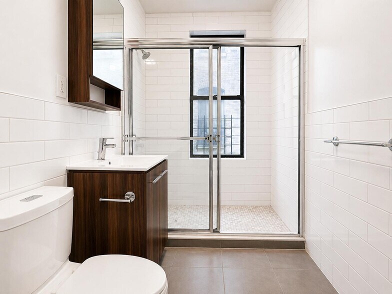 Building Photo - 609 W 137th St