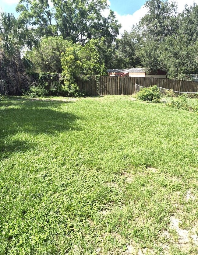 Building Photo - 2 bedroom 1 bath - Move in special