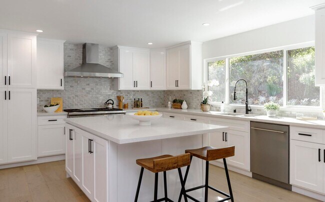 Building Photo - **3900 Paseo De Las Tortugas Torrance** Spacious 4 bedroom 3 bath with beautiful view!