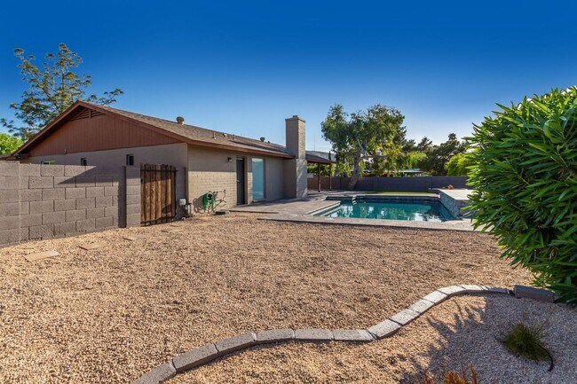 Building Photo - Central & Thunderbird 3 bdrm 2 bath Home w...