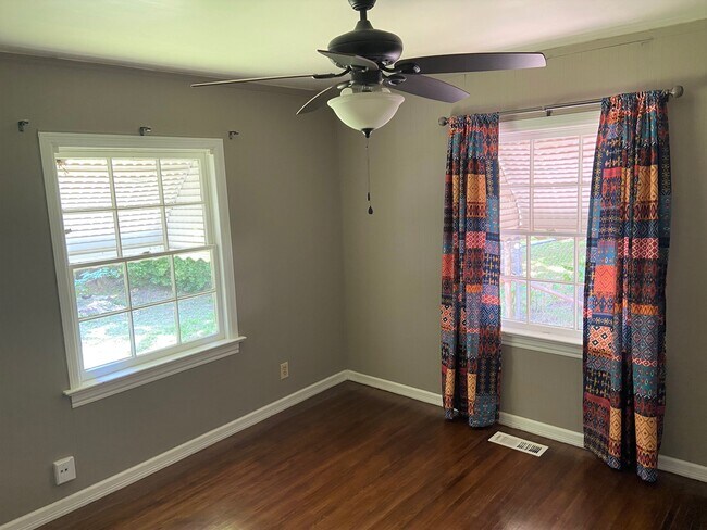 Building Photo - 4514 E 4th Pl