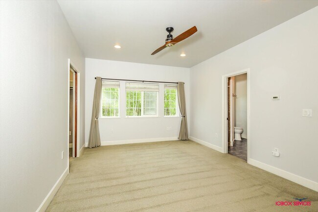 Building Photo - 2 BD, 2 BA Single-Family with Airstrip acc...
