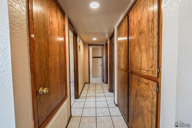 Building Photo - 1183 Babbitt Ln