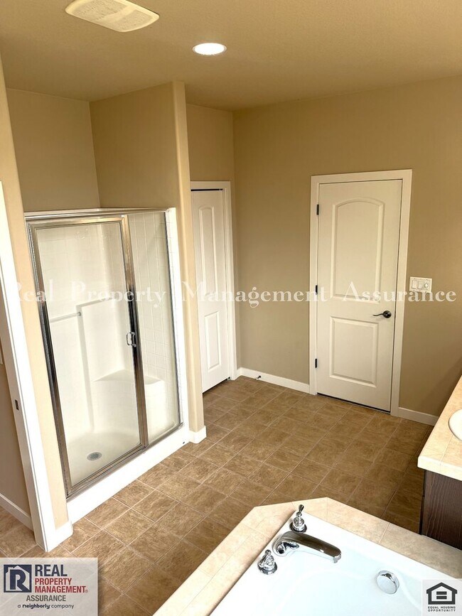 Building Photo - 13933 SW Walnut Creek Way