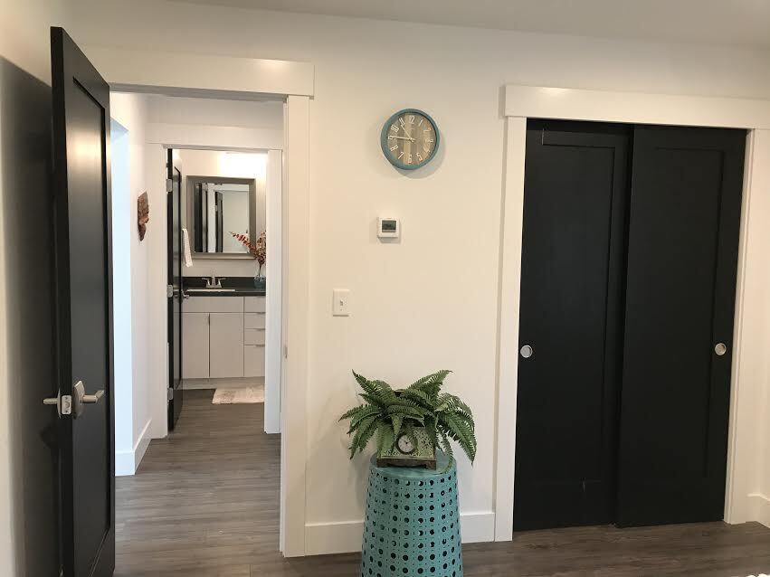 Building Photo - 343 W 12th Ave