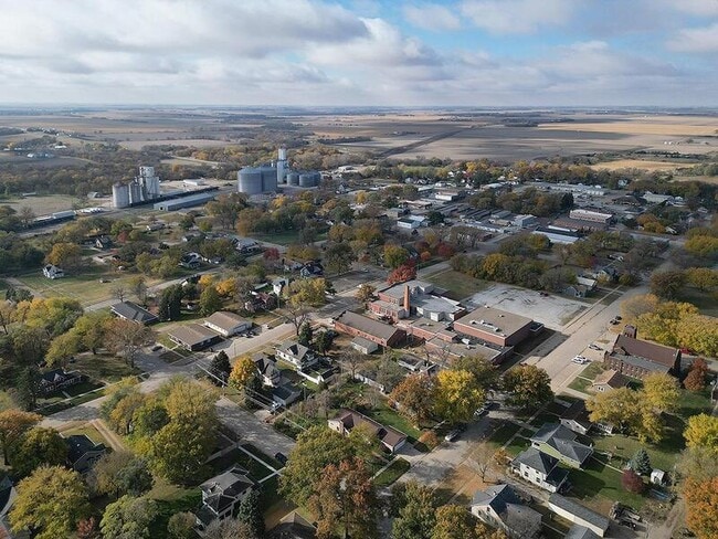 Building Photo - 405 E 5th St