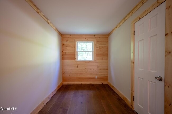 Building Photo - 871 Trout Lake Rd