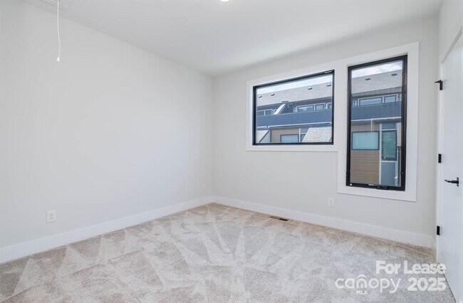 Building Photo - 1225 Minter Pl