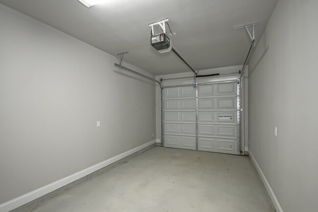 Building Photo - 33260 LA-16