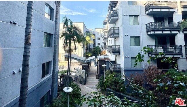 Building Photo - 629 Traction Ave