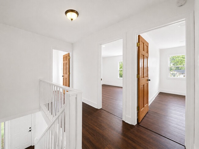 Building Photo - 254 Thornhurst Rd