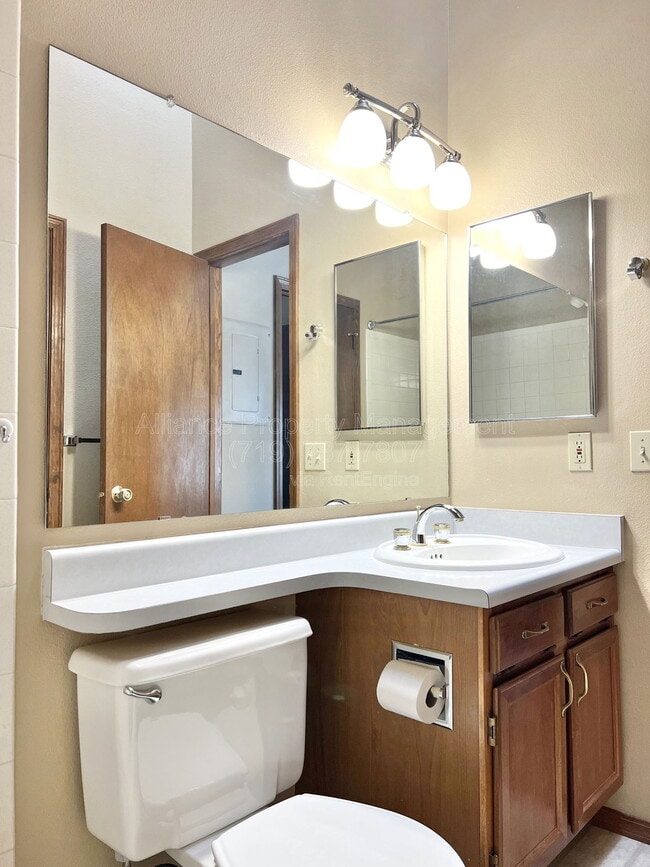 Building Photo - 5589 Tamworth Dr