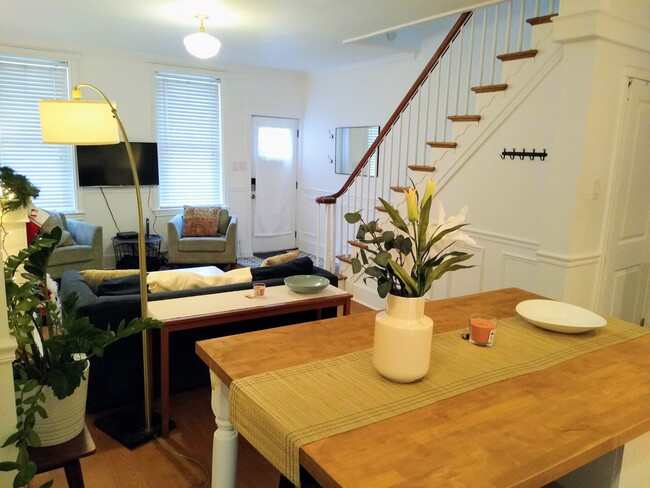 Open Living Area - 2112 E York St