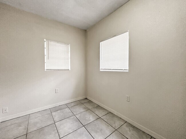 Building Photo - Updated and Move-In Ready in Prime Tampa Location! 4bed | 1bath