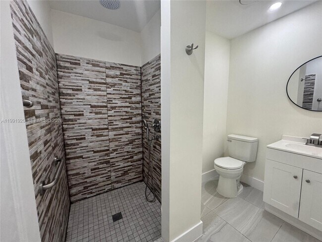 Building Photo - 10521 NW 35th Ct