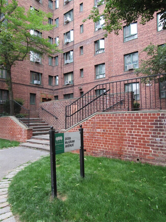 Building Photo - 2059 McGraw Ave