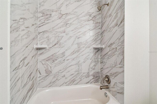 Building Photo - 650 E Tarpon Ave