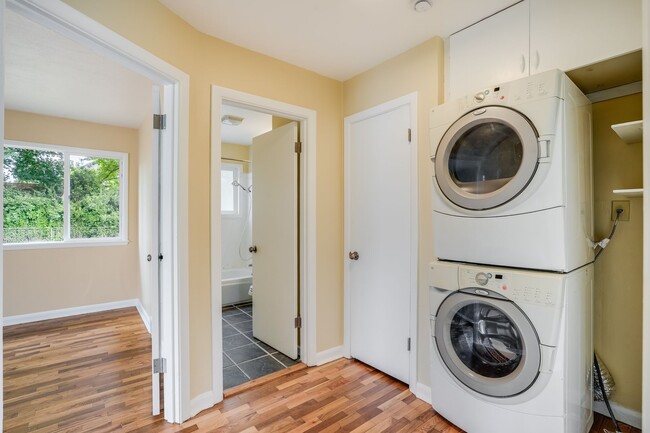 Building Photo - Beautiful 2 Bed, 1 Bath Rental Home in North Portland!