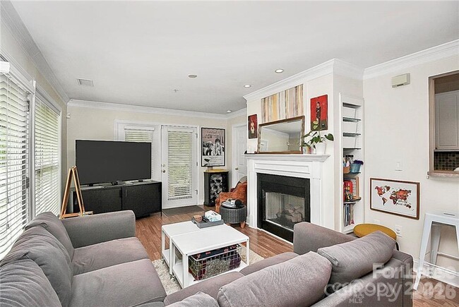 Building Photo - 1140 W 1st St