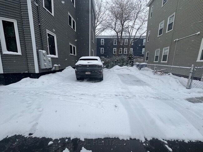 Building Photo - 9 Harding St