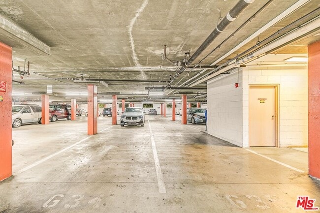 Building Photo - 14050 Magnolia Blvd