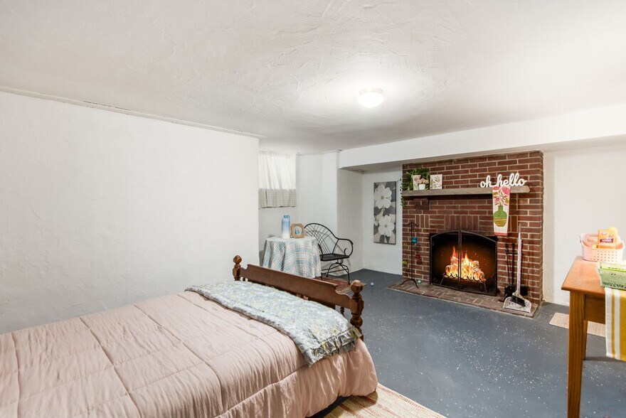 Building Photo - 1939 Northwest Blvd