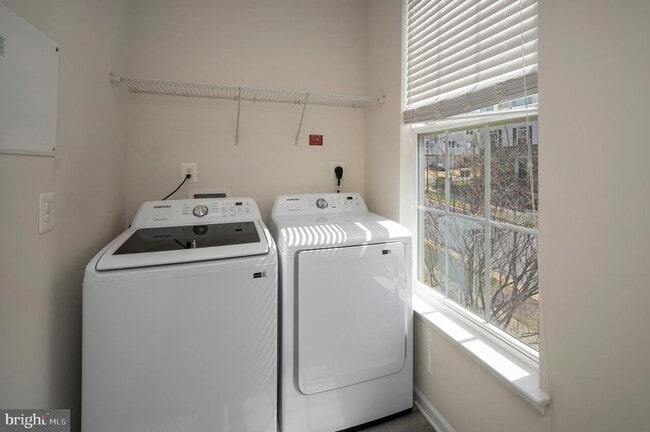 Building Photo - 208 Freesia Ln