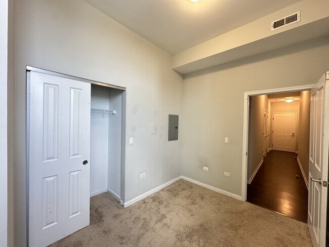 Building Photo - 1464 S Michigan Ave