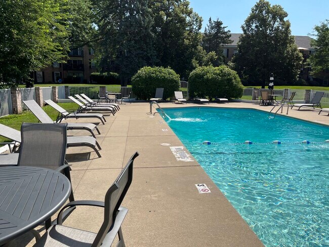 Building Photo - 5101 Carriage Way Dr