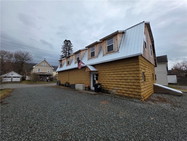 Building Photo - 207 East Ave