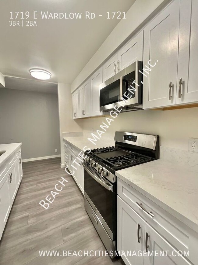 Building Photo - 3-Bedroom, 2-Bathroom Remodeled Lower-Leve...