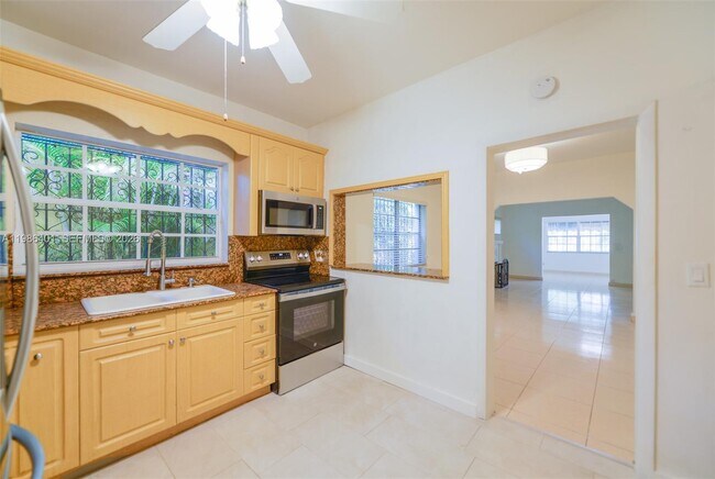 Building Photo - 1508 SW 13th Ave